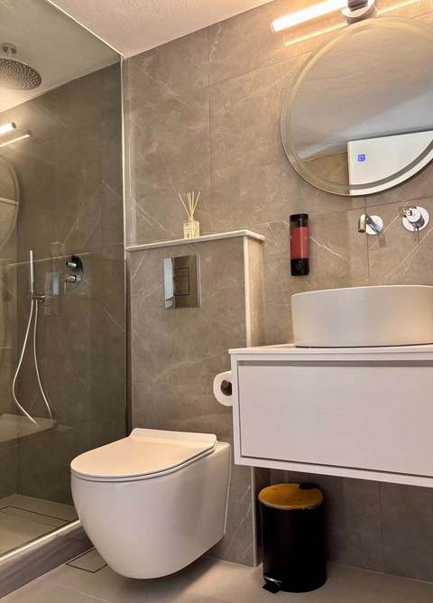 Bathroom - BellaDiAnna Apartment