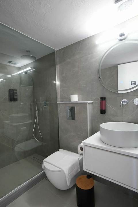 Bathroom - BellaDiAnna Apartment